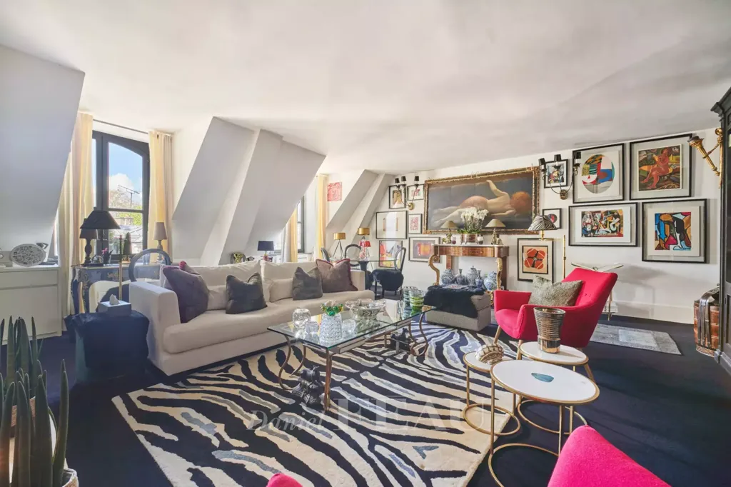 Living Room - Haussmannian Apartment with Park View in Paris 8th