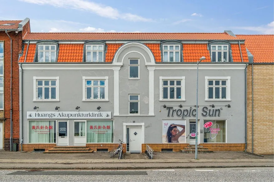Extérieur - Mixed-Use Property with 8 Apartments in Central Location