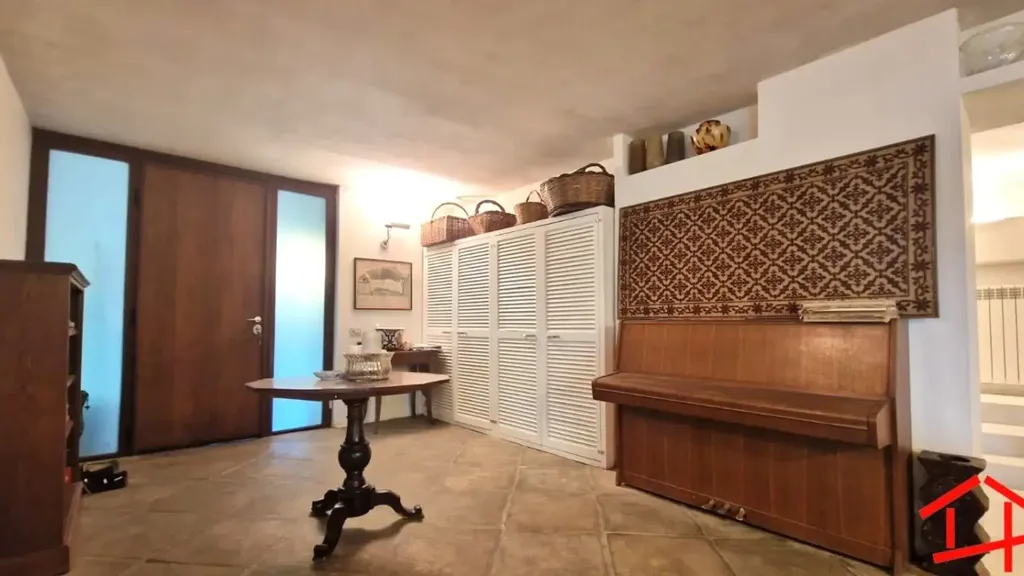 hallway_entrance