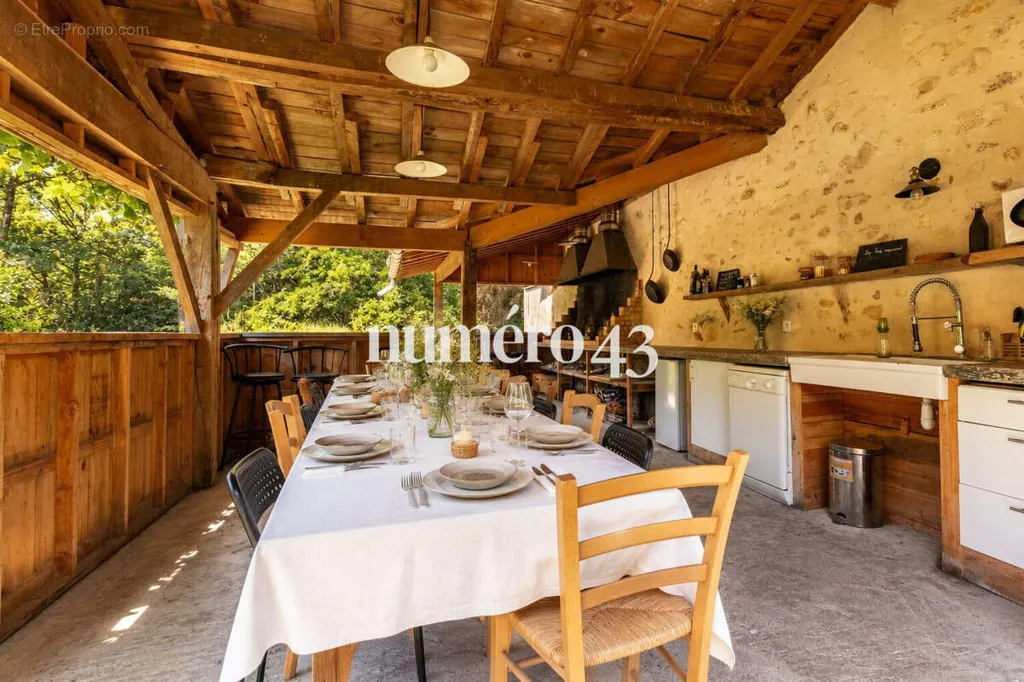 Terrass - Characterful Longère with Pool in Médoc