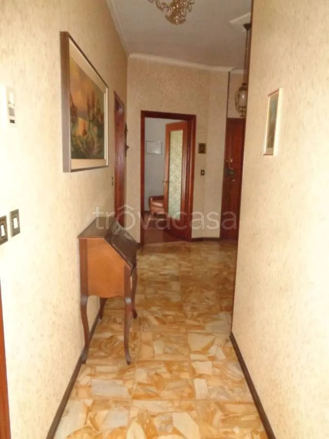 Esik - Apartment with Balcony in Cuneo