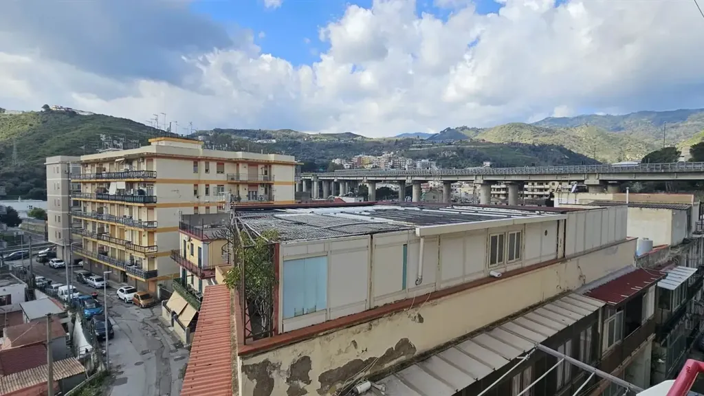 Rõdu - Modernised Apartment with Panoramic Balcony in Messina