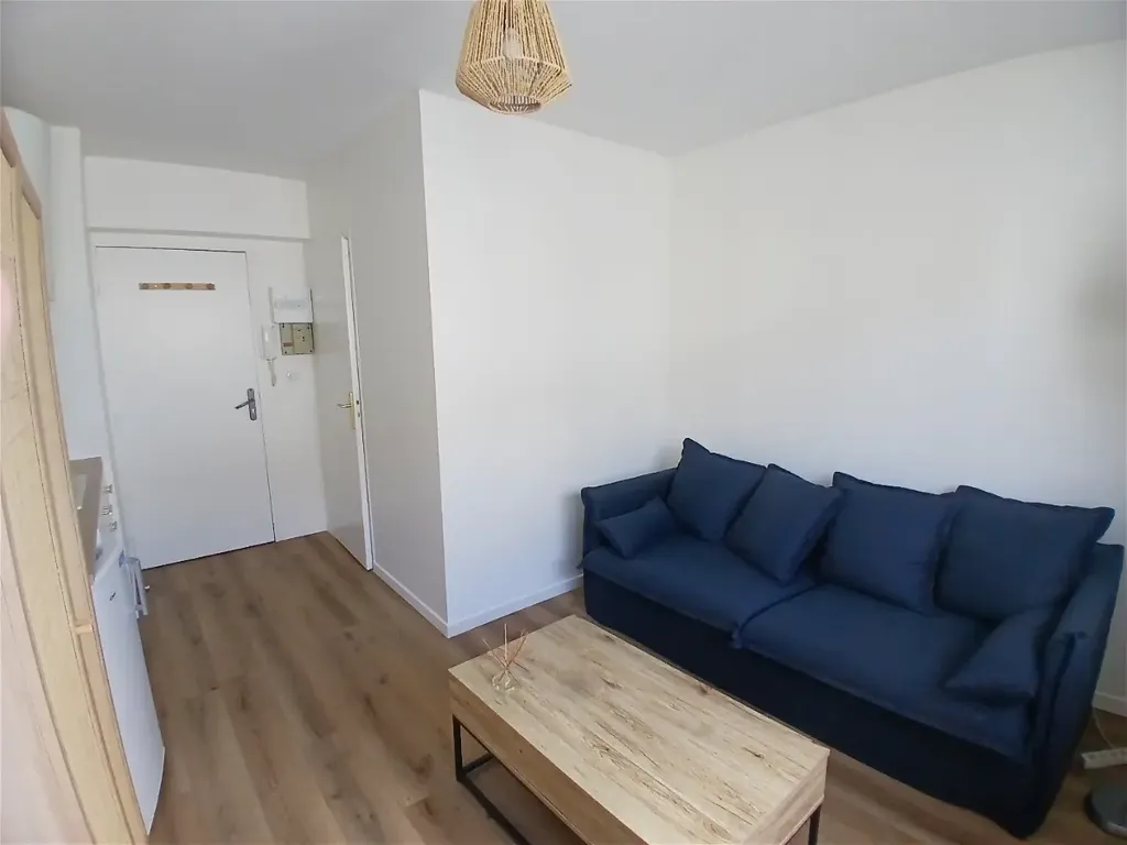 Living Room - Studio with Parking in Saint-Nazaire Centre