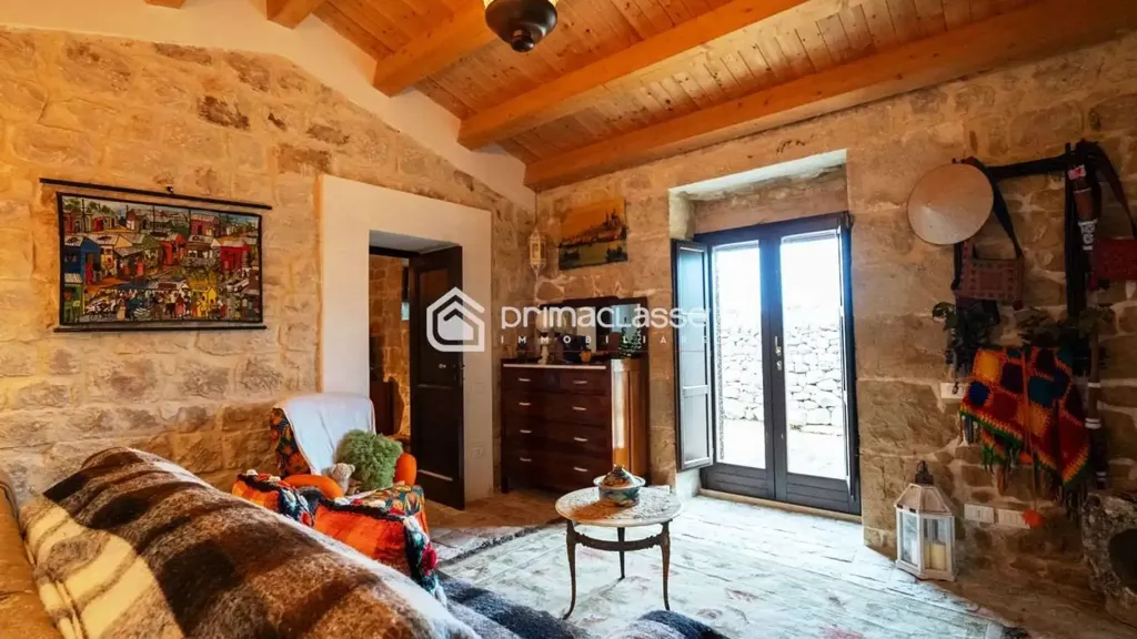 Soggiorno - Restored Casale with Pool in Modica Sorda