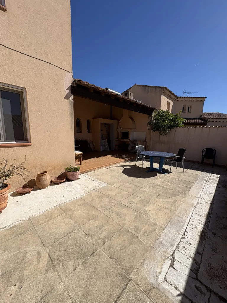 Aed - Quiet House with Pool Potential near Ceyreste Centre