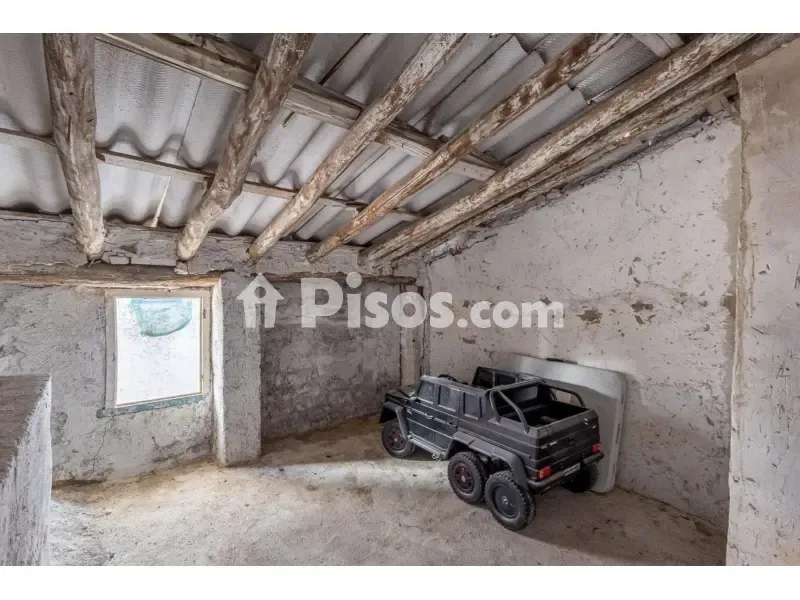 Garage - House to Renovate in Güevéjar