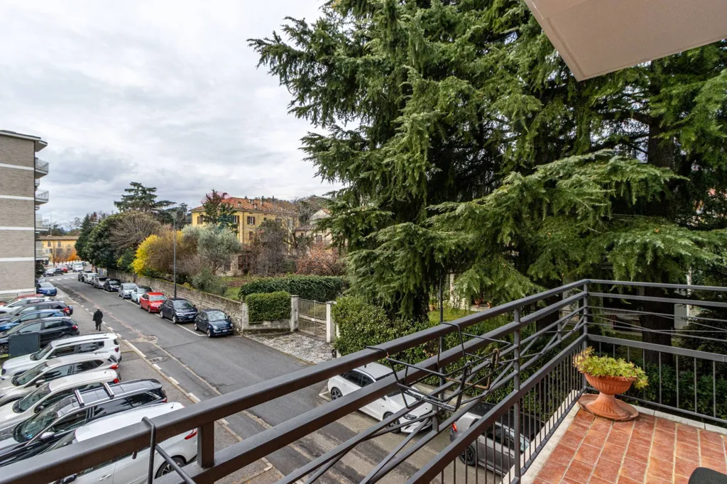 Balcony - Apartment with Balcony in Erba Centre