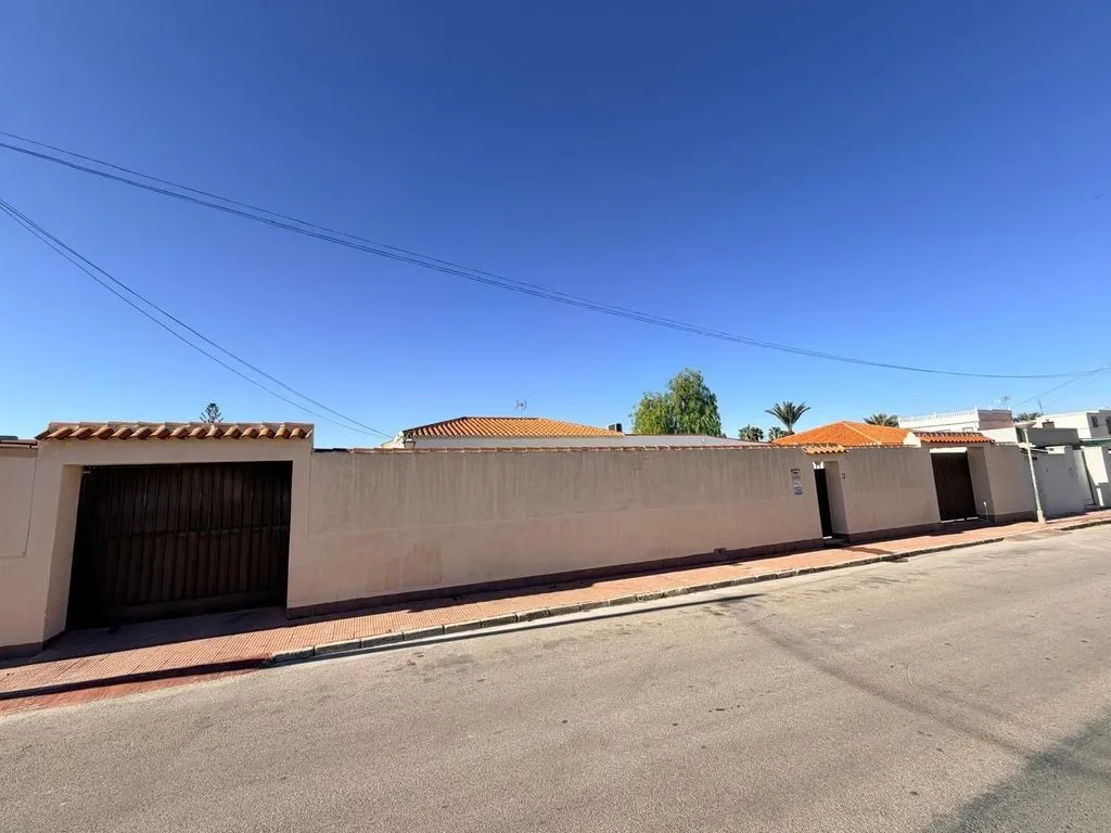 Välivaade - Luxury Detached House with Pool in Torrevieja