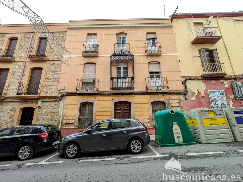 Exterior - Villa for Renovation in Linares Centre