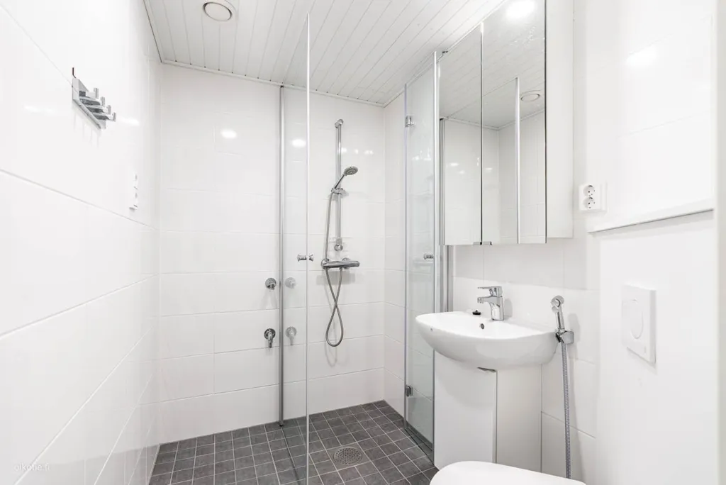 Vannitoad - Modern Studio Flat with Balcony in Kaivoksela, Vantaa