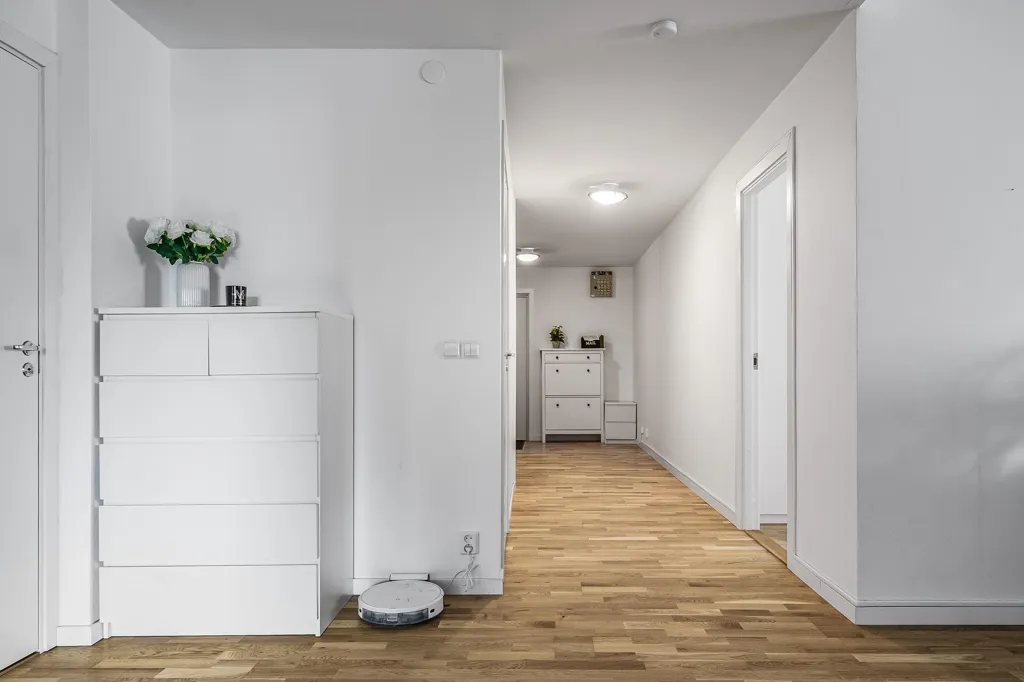 Entrée - Apartment with Renovated Kitchen in Central Norr
