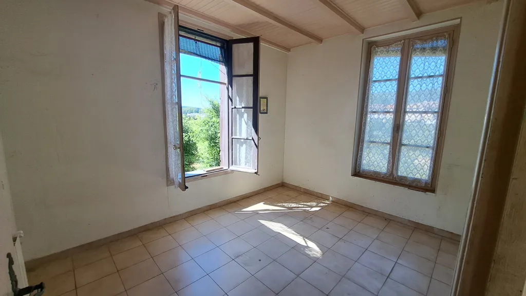 Toad - Renovatable Villa with Orchard in Ganges