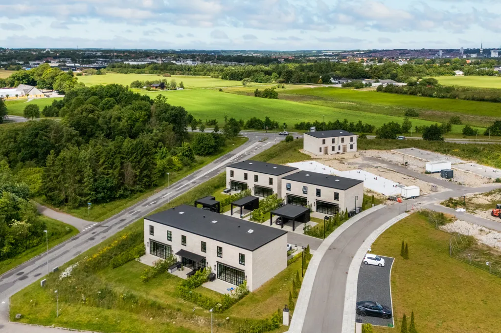 Õhuvaade - Modern Rowhouse with South-Facing Garden in Paderup