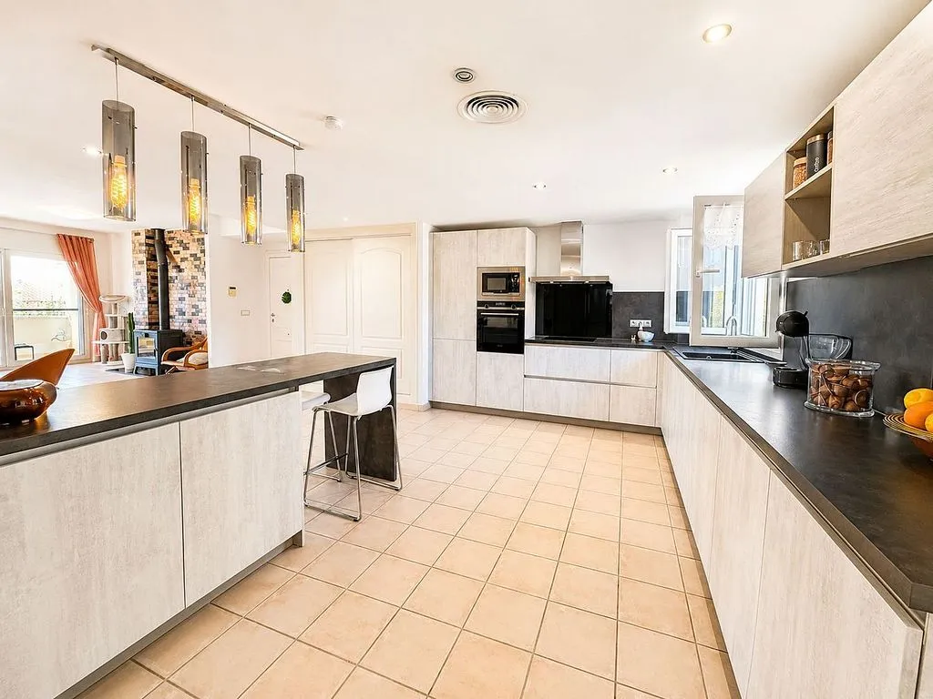 Köök - Duplex with Pool and Terrace in Altaona Golf
