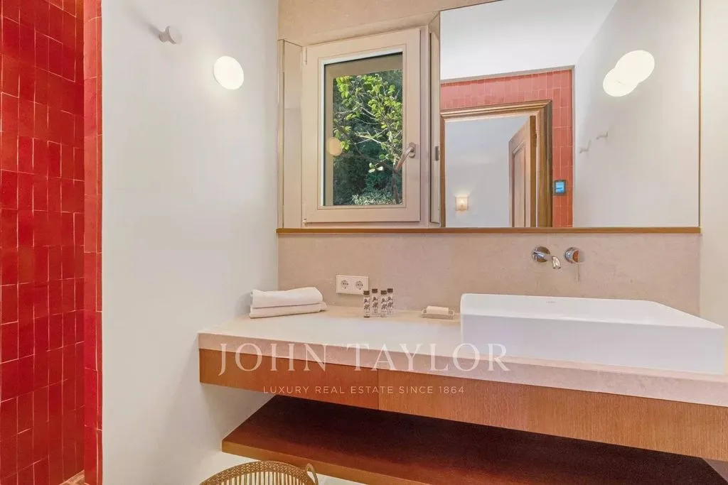 Salles de bain - Maison de Luxe avec Vue Mer à Ramatuelle