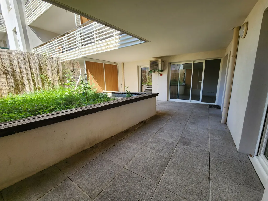 Jardin - Appartement avec Terrasse et Parking près de l'Université