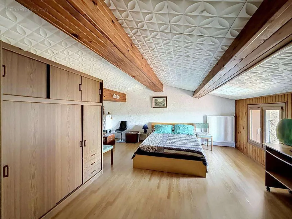 Magamistoad - Triplex with Courtyard in Grigny Centre
