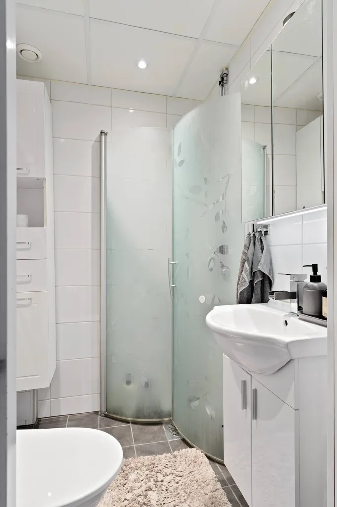 Salles de bain - Spacious Two-Bedroom Flat with Parking in Nyköping