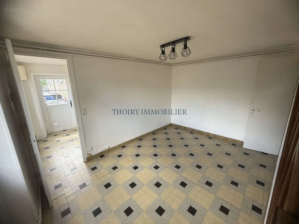 Rooms - Ancient Stone House with Garden near Thoiry
