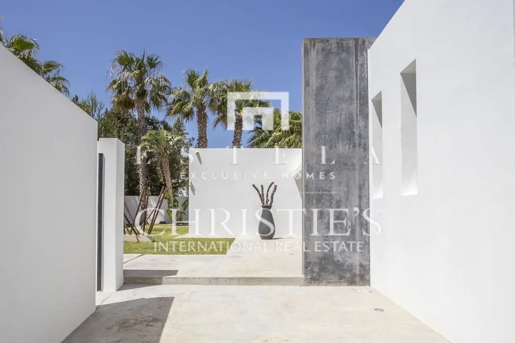 Jardin - Modern Villa with Pool near Ibiza Beaches