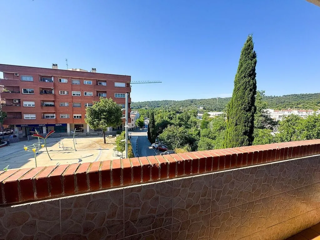 Corner Flat with Balcony in Sentmenat