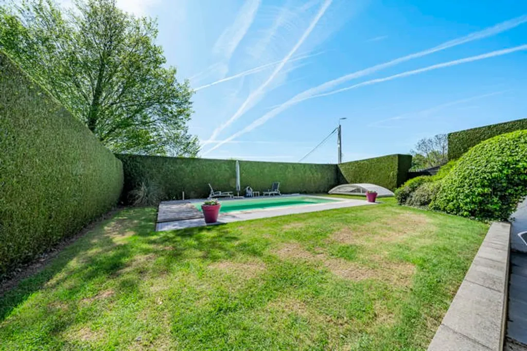 Piscine - Villa Familiale avec Piscine à Cornesse