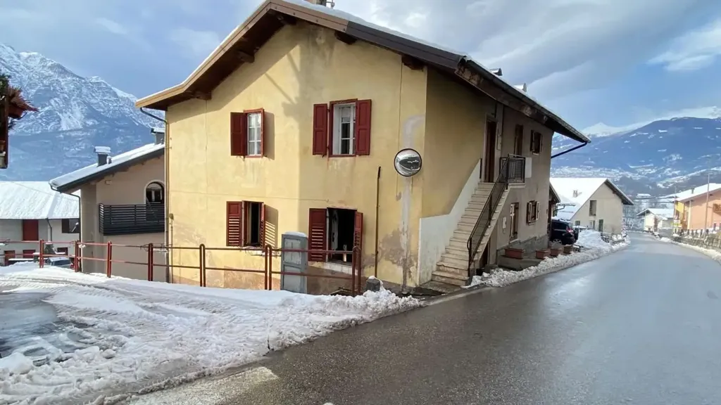 Esterno - House Portion with Potential in Tomaselli, Castel Ivano