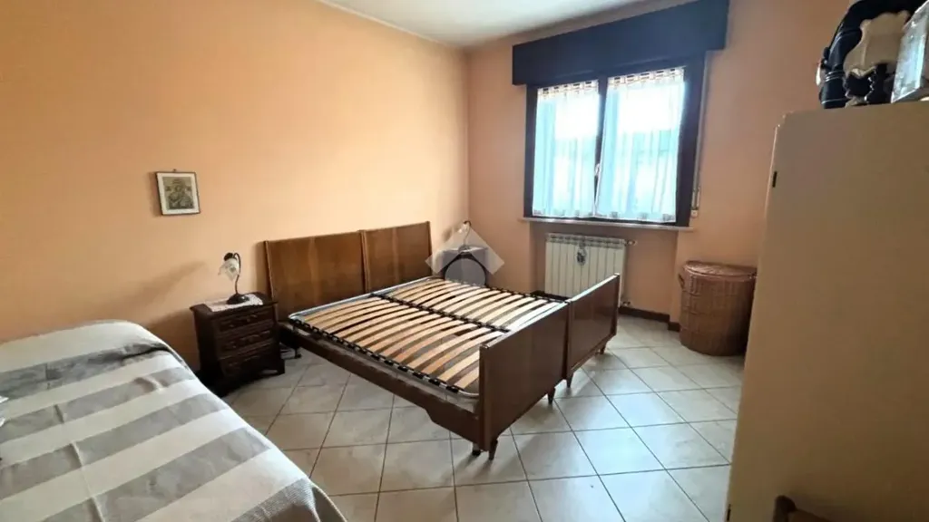 Chambres - Quadrilocale with Balcony in Mantova