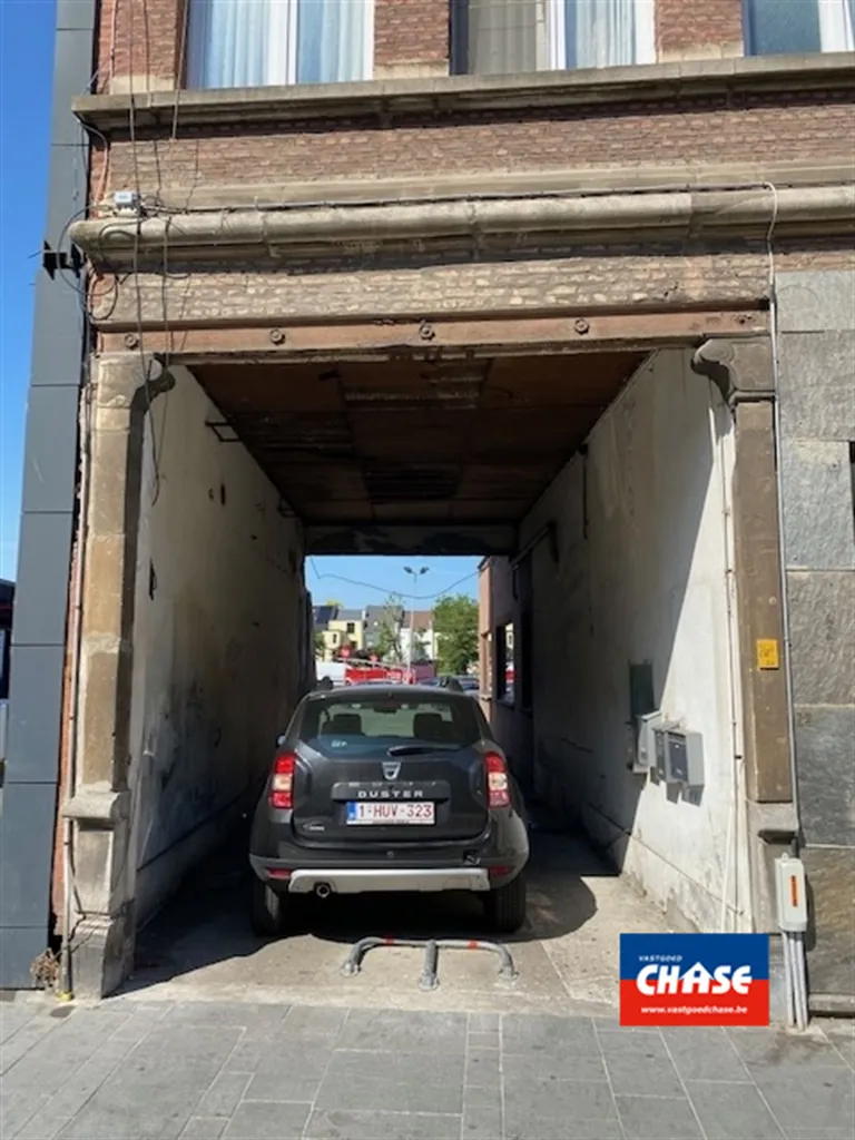 Garage - Grande Surface Commerciale au Centre de Hoboken