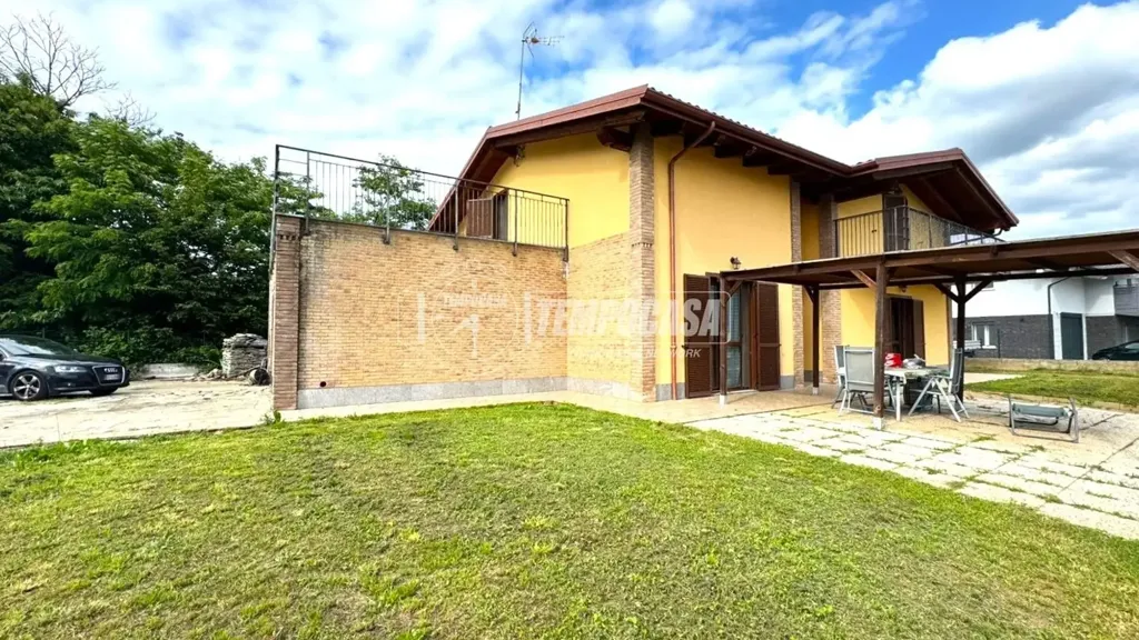 Välivaade - Modern Villa with Garden in Druento