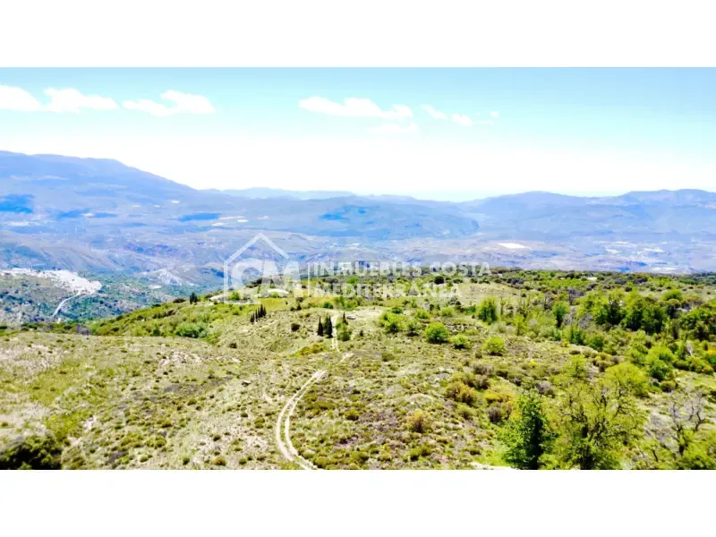 Rustic Finca with Water Source in Sierra de Júbar