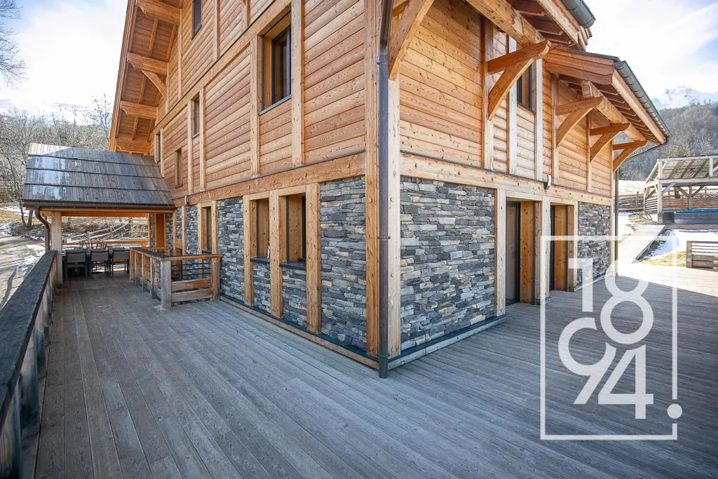 Extérieur - Chalet Récent avec Vue Panoramique à Enchastrayes