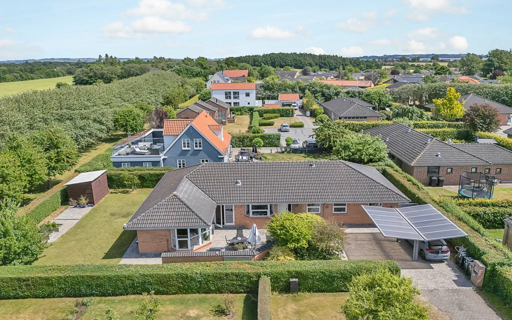 Õhuvaade - Spacious Villa with Garden in Skæring