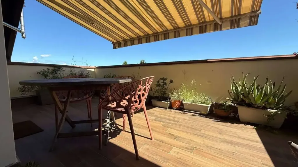 Terrasse - Penthouse with Panoramic Terrace in Cantù