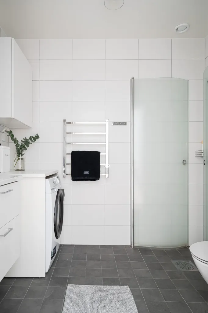 Salles de bain - Modern Flat with Balcony in Central Skellefteå