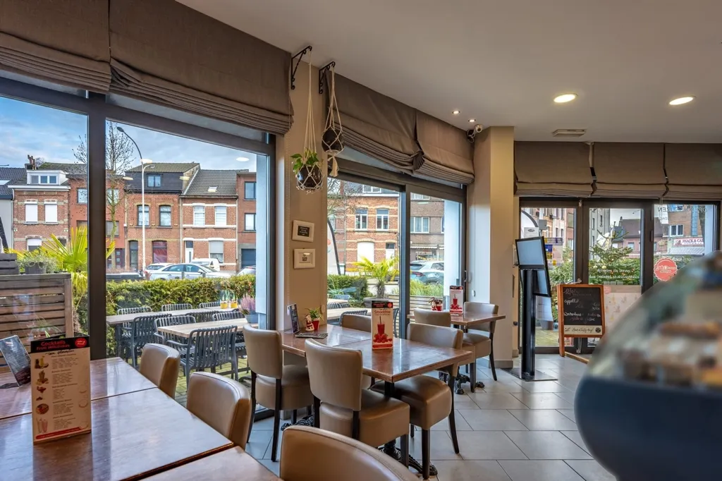 Sala da pranzo - Commercial Property with Apartments in Antwerp