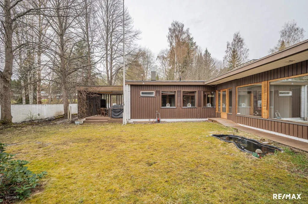 Jardin - 60s Architectural House with Pool in Jalkaranta, Lahti