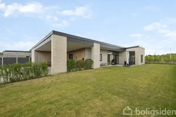 Välivaade - Contemporary Villa with Terrace in Brande