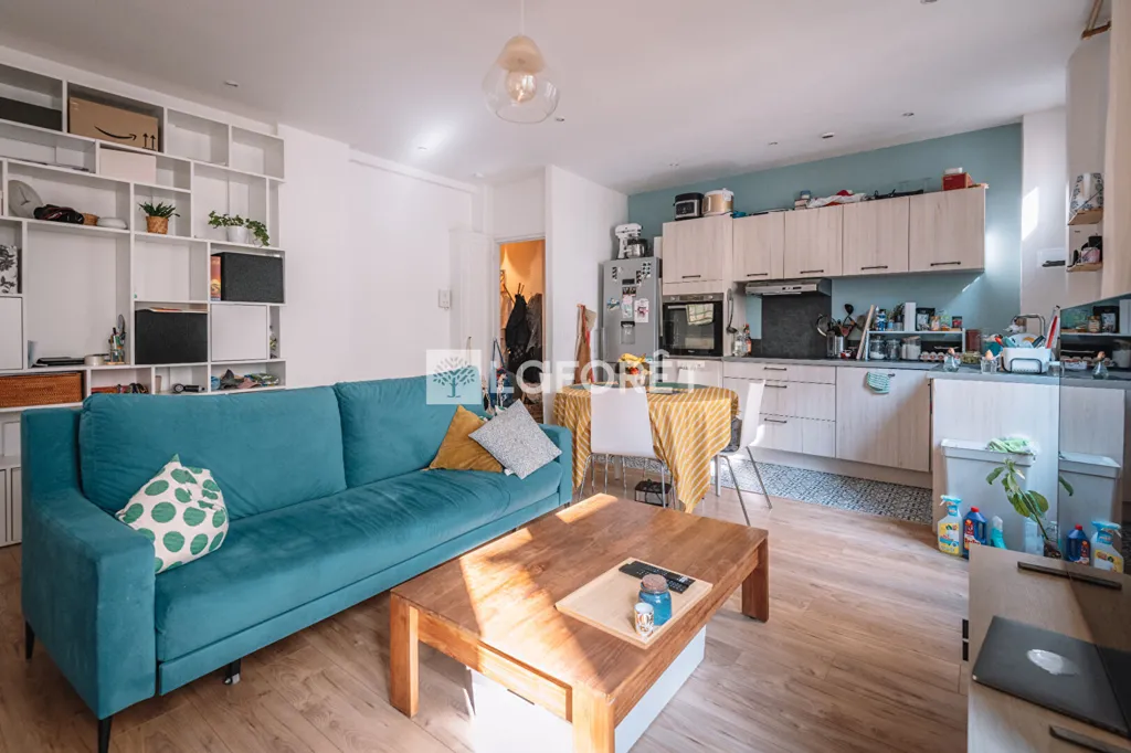Séjour - Appartement 2 Pièces dans le Village Jeanne d'Arc à Paris