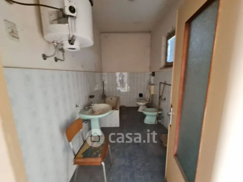 Baños - Newly Constructed Villa with Large Garage in Viadana