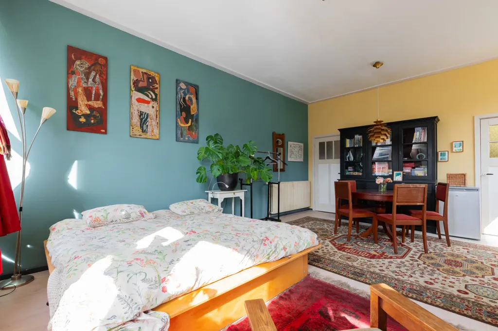 Magamistoad - Monumental House with Deep Garden in Assen