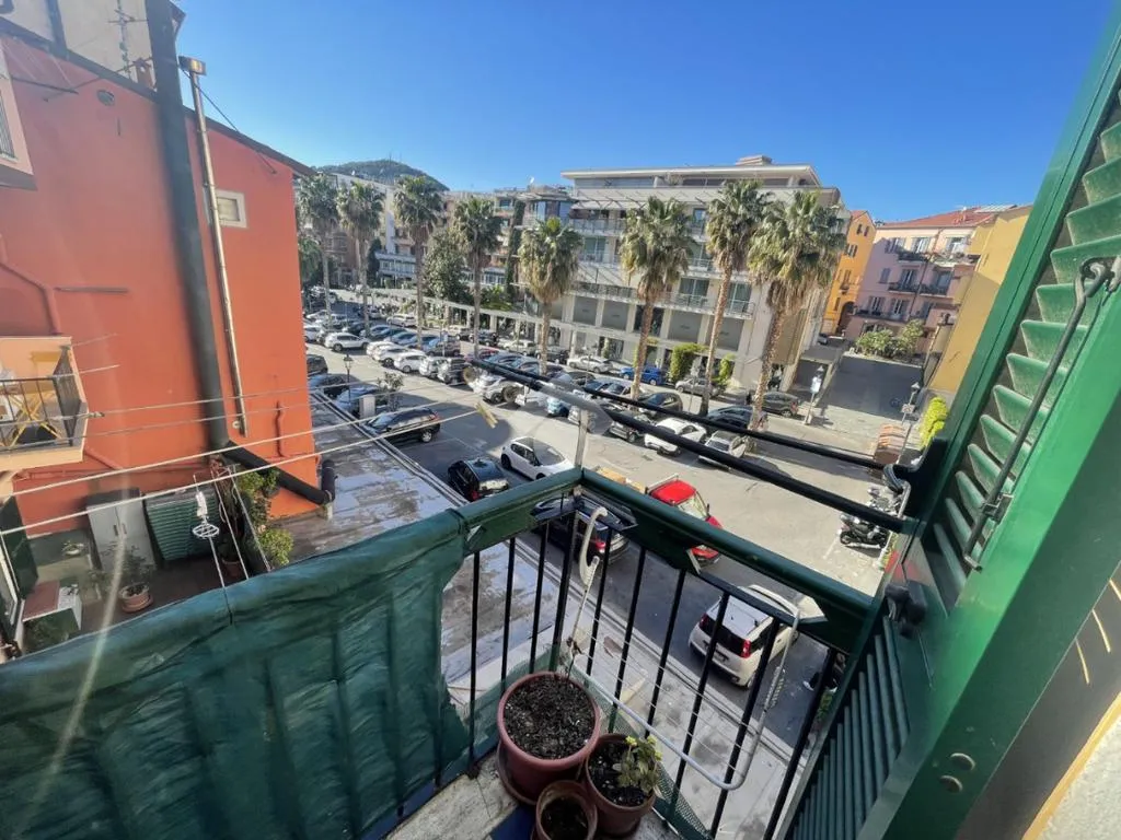 Rõdu - 4-Room Apartment with Balcony in Oneglia