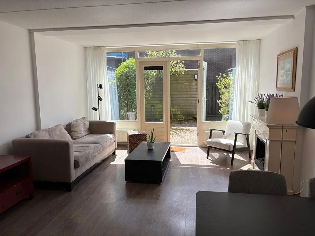 Elutuba - Renovated Townhouse with Backyard in Osdorp