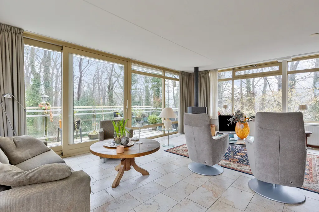 Elutuba - Penthouse with Three Balconies in Rolde Centre