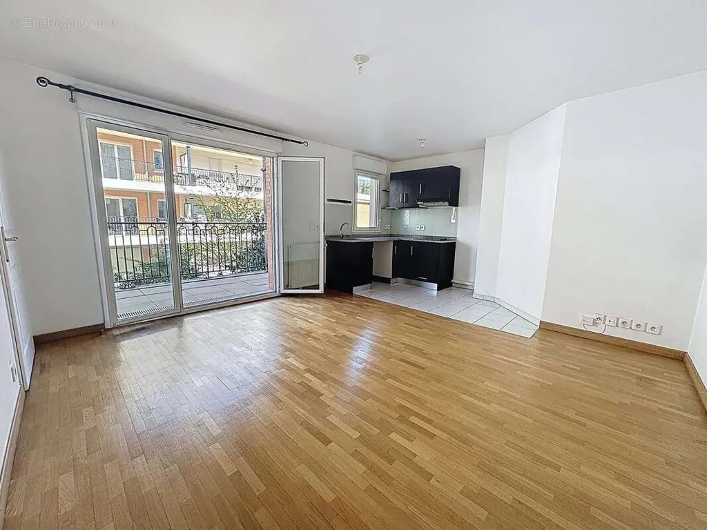 Séjour - Appartement F2 avec Balcon et Box au Centre-Ville