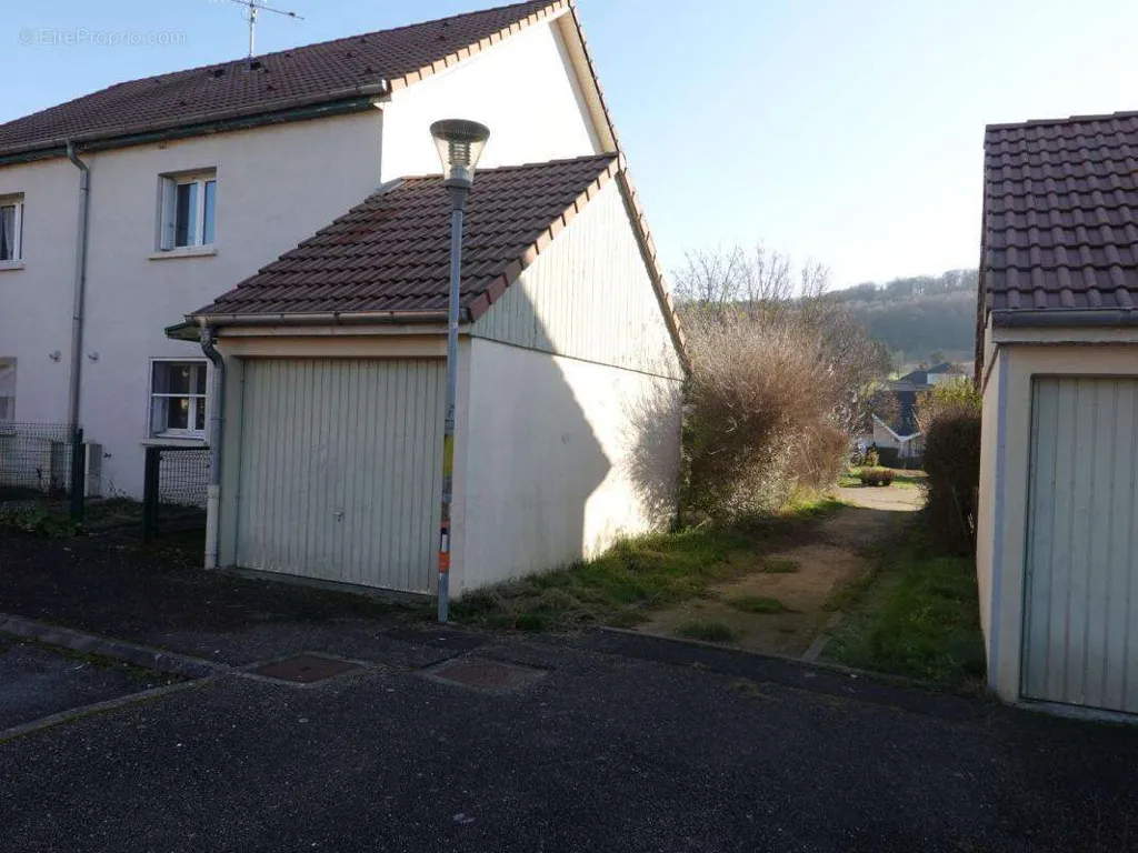 Välivaade - Terraced House with Garden in Echenans