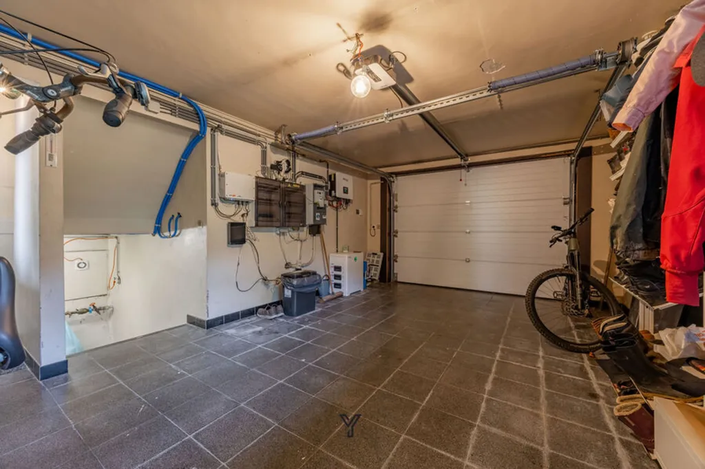 Garage - Maison Énergétique avec Pergola à Zwevegem
