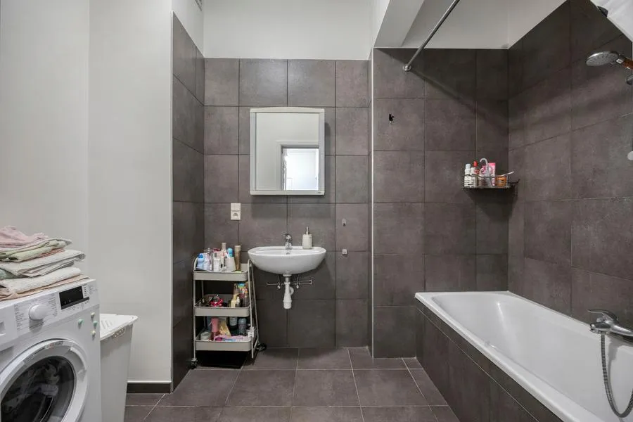 Bathrooms - Charming Apartment with Central Location in Aarschot