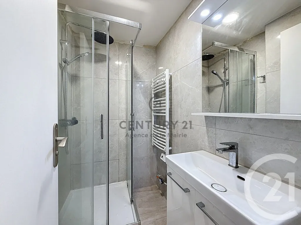 Salles de bain - Studio Meublé au Calme à Fontenay-sous-Bois
