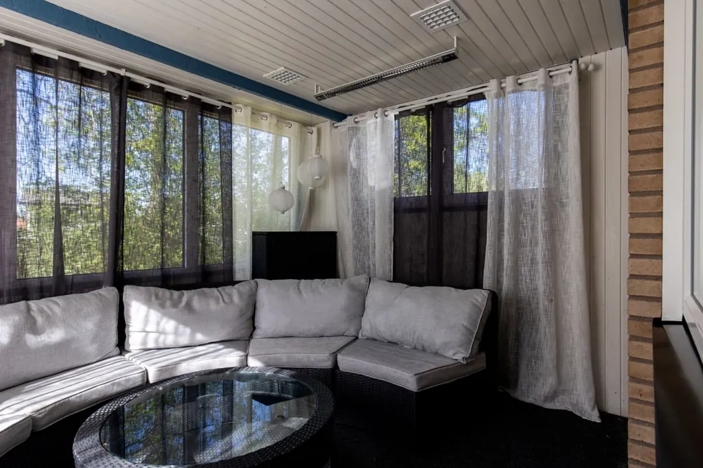 Terrass - Two-Storey Villa with Garden in Hovsta